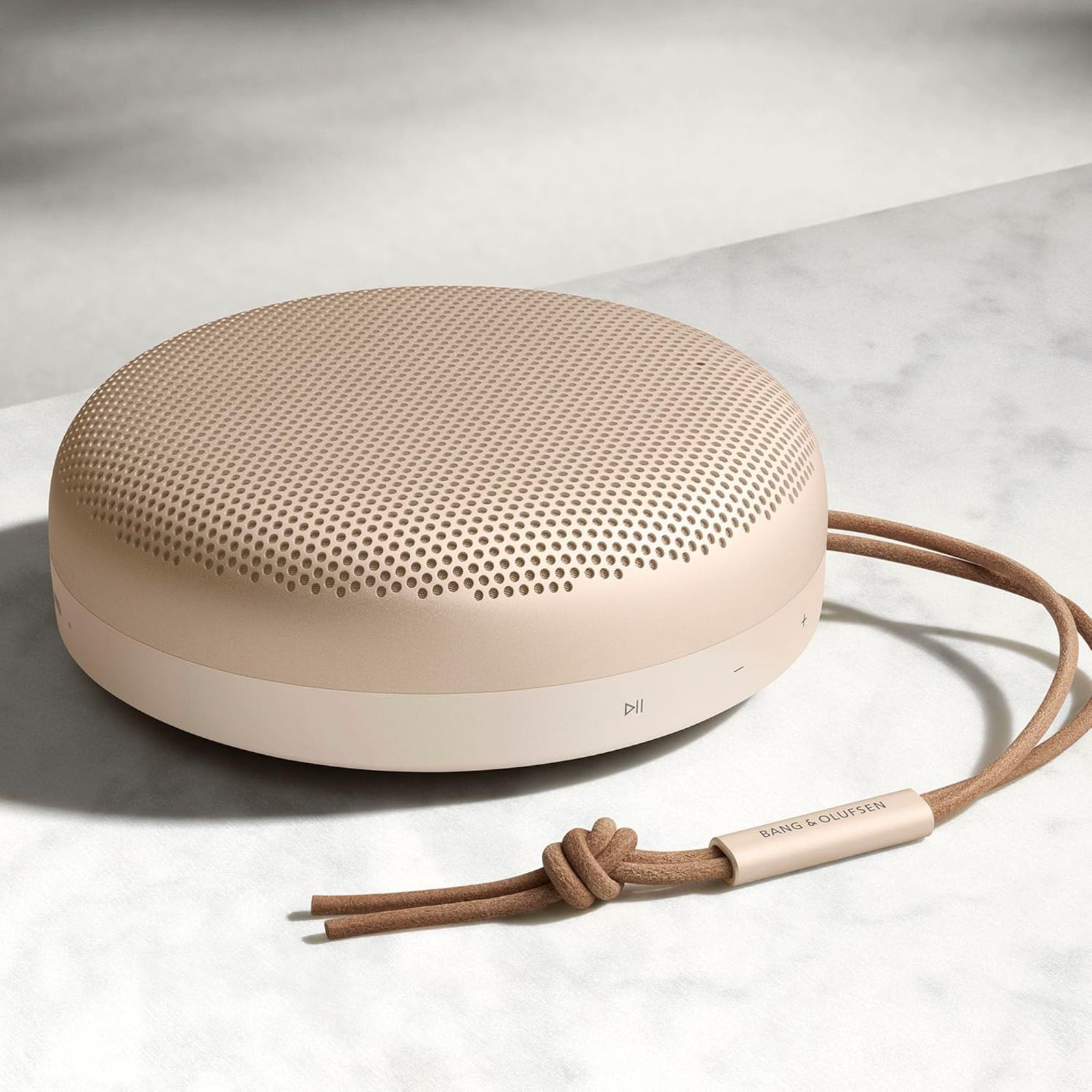 Bang & Olufsen Beosound A1 2nd Gen ゴールド Bang & Olufsen Beosound A1 2nd Gen Portable Wireless Bluetooth